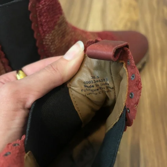 Free People Textile Atlas Chelsea Boot in Burgundy Red Kilim - Picture 13 of 13